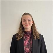 Diplômée d'un master 2 en droit pénal et bilingue anglais. Donne des cours sur Lyon